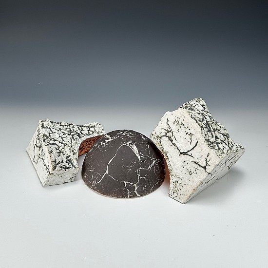 Chris Kelsey
Stoneware, slip, oxide, metal leaf